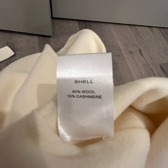 SOLD- Cashmere wool cape in cream white - Picture 6 of 6